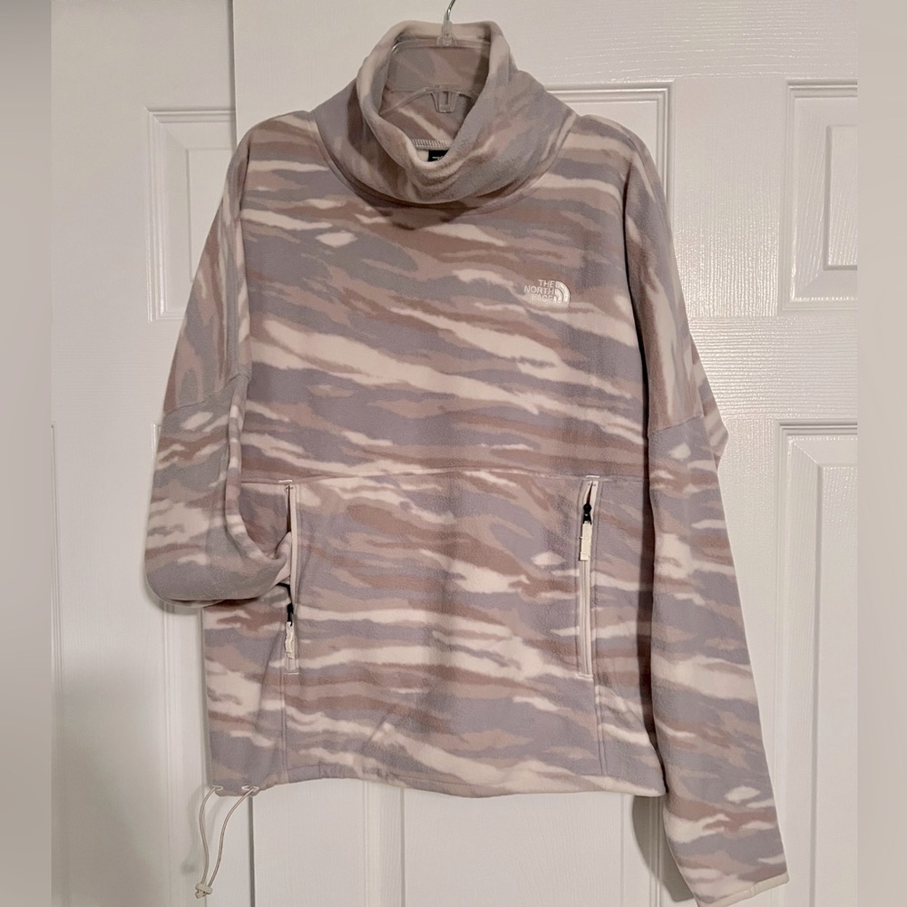 The Northface woman’s pullover fleece